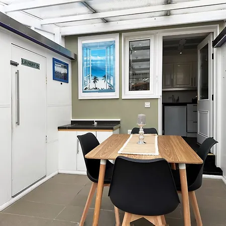 Maria's House In East London * Dagenham