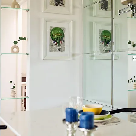 The Luxury 'treehouse' - One Bed Little Venice Appartement Londres