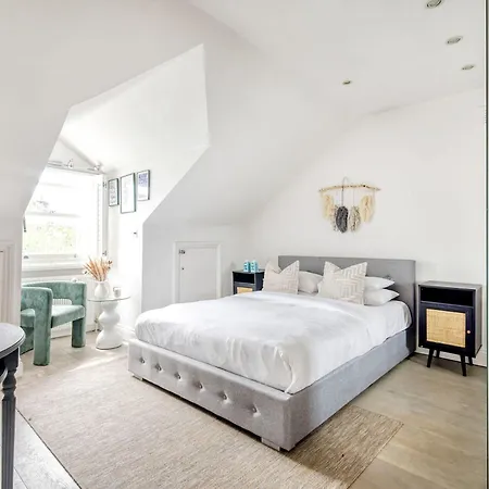 The Luxury 'treehouse' - One Bed Little Venice *