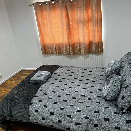 Casa de hóspedes Good Priced Double Bed In Hayes *