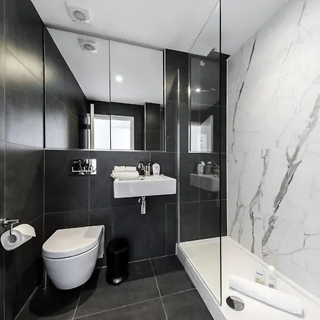Stunning 2 Bed 2 Bath In Clerkenwell Apartment *