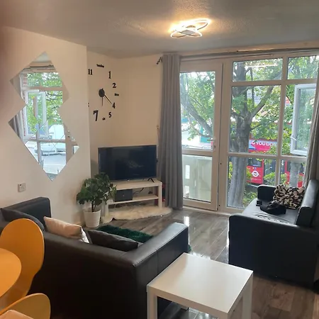 Two Bedroom Flat In Greenwich Near The 02 Apartment