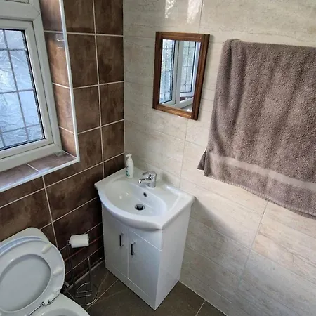Captivating 2-bed In * Ilford