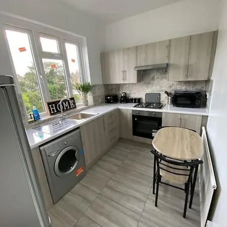 2 Bedroom Flat In *