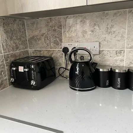 2 Bedroom Flat In Appartement *