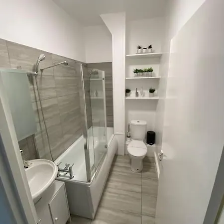 2 Bedroom Flat In Londres