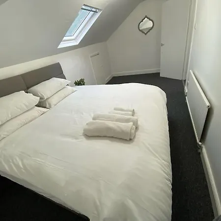 2 Bedroom Flat In