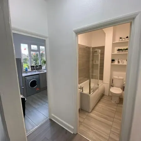 2 Bedroom Flat In Appartement