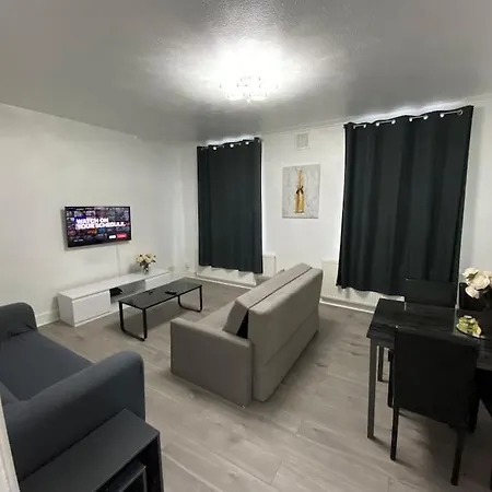 2 Bedroom Flat In Appartement