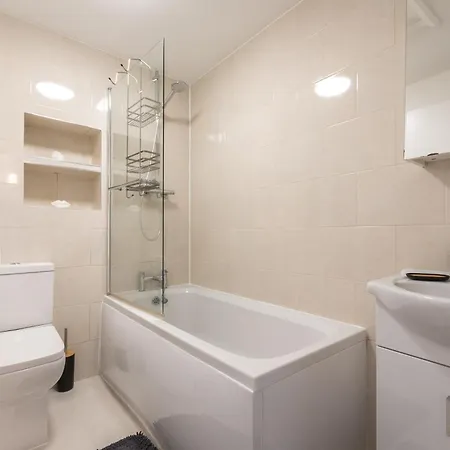 Hammersmith - 2 Bedroom Flat