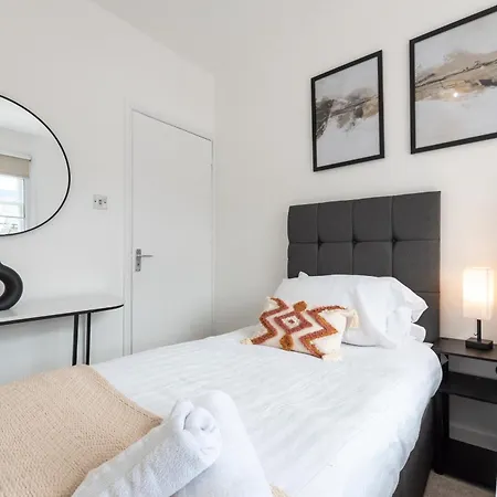 Hammersmith - 2 Bedroom Flat