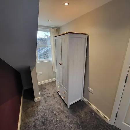 Large 4 Bedroom House In