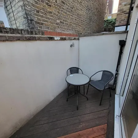Large 4 Bedroom House In