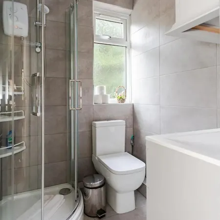 Holiday home Homely 3 Bedroom House With A Garden London