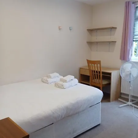 Homely 3 Bedroom House With A Garden * London