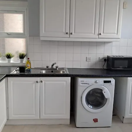 Charmstay Shepherds Bush Apartment *