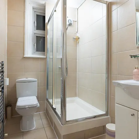 Charmstay Shepherds Bush Apartment *