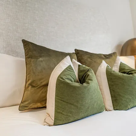 Spacious And Modern 4 Beds In Kensington Apartment London