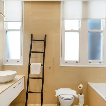 Spacious And Modern 4 Beds In Kensington *