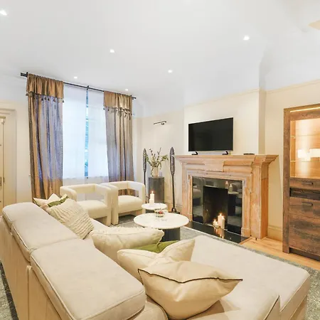 Spacious And Modern 4 Beds In Kensington Apartment London