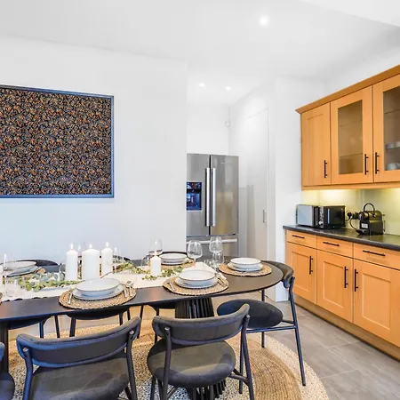 Spacious And Modern 4 Beds In Kensington Apartment