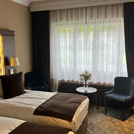 Warren House Kingston upon Thames (Greater London)