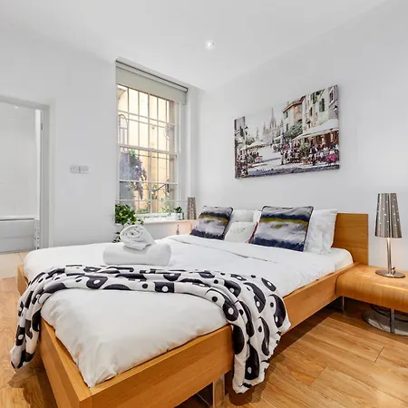 3-bedroom Flat In Sleeps 14 Hy1 Apartment *