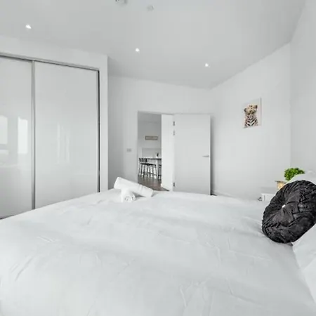 Airy 2br Flat Delta London Dp332