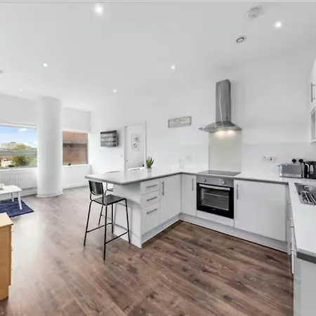 Airy 2br Flat Delta London Dp332 Apartment