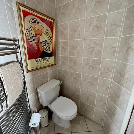 Central Hideout Apartment *