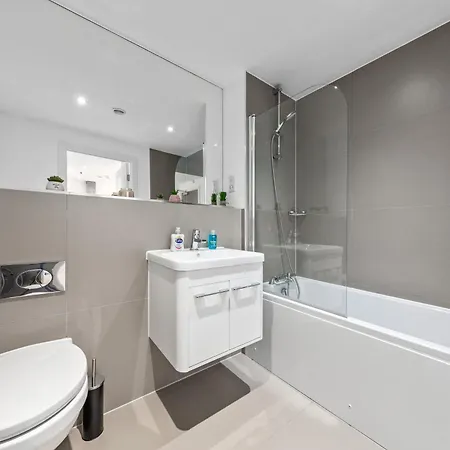 London's Charm 2 Bedroom Flat Cb3 * Croydon