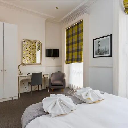 Bower House Hotel 2*
