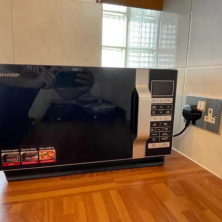 2 Bedrooms 2 Stations