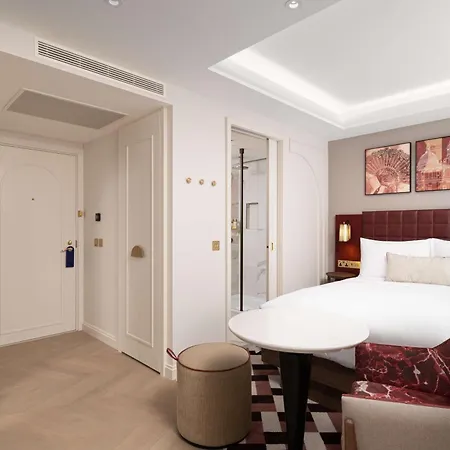 מלון Lost St Pauls London, Curio Collection By Hilton 4*