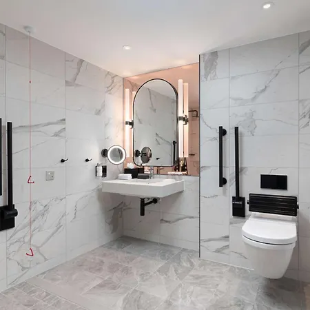 מלון Lost St Pauls London, Curio Collection By Hilton 4*