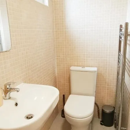 Pearl Garden In Wembley Holiday home *