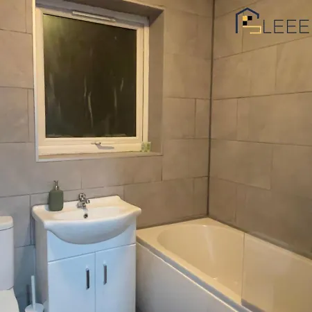 Exclusive Offers L Last-Minute Escape L Luxury & Spacious 2 Bedroom Flat Families Business Relocation Sleepova Short Lets & Serviced Accommodation Apartment London