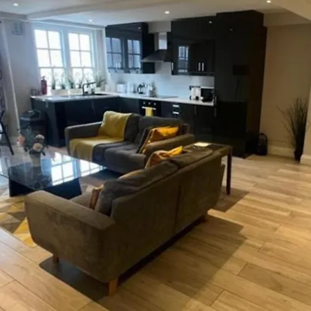 Apartment Stunning 3 Bedroom In London
