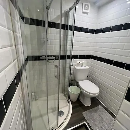 Stunning 3 Bedroom In Apartment
