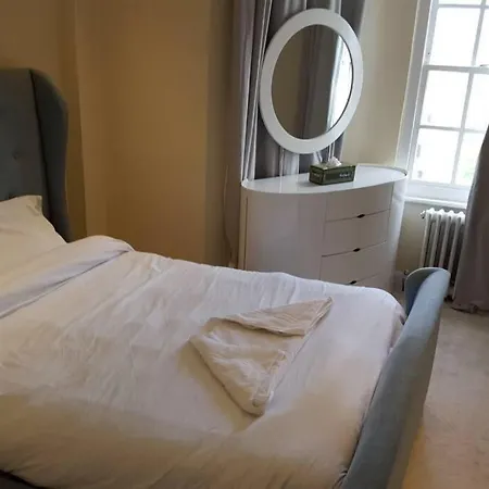 Stunning 3 Bedroom In Apartment