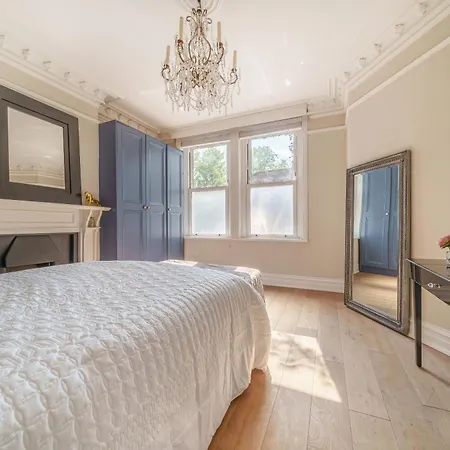 Stunning 3b2ba Huge Entertaining Space And Hottub! *