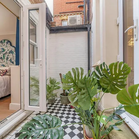 Stunning 3b2ba Huge Entertaining Space And Hottub!