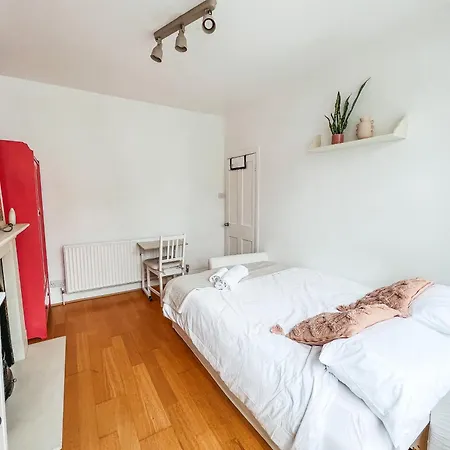Gorgeous 3 Bed With Garden Office By Staybynumbers Apartment London