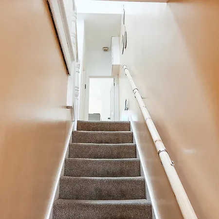 Gorgeous 3 Bed With Garden Office By Staybynumbers Apartment London