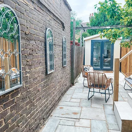 Gorgeous 3 Bed With Garden Office By Staybynumbers * London