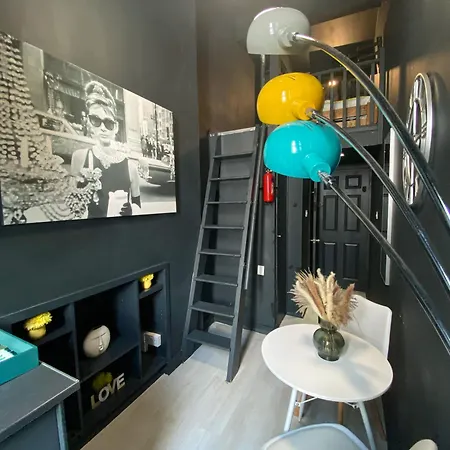 Modern Close To Hyde Park Apartment *