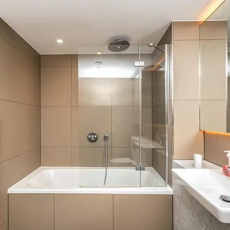 Luxury 2 Bedroom In Tower Hill *