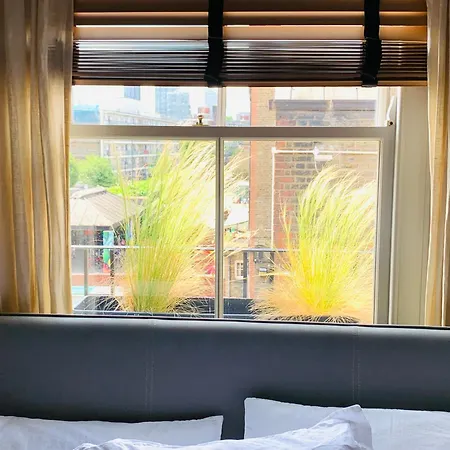 Your Private Hoxton Sleeps 3 Zone 1