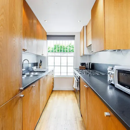 Hyde Park Adventures Apartment