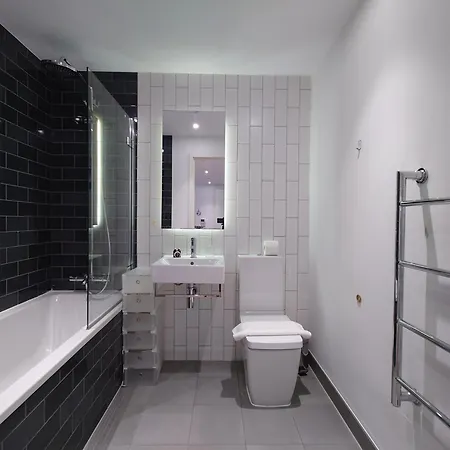 Fully Serviced One Bed In Royal Wharf London